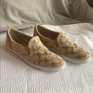 Coach Allegra Slip-On Sneakers Beige Signature Canvas Size 7.5 B
